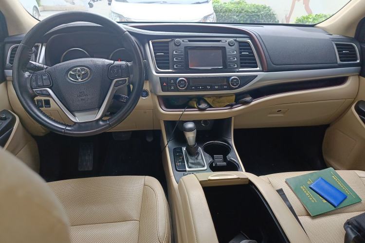 Used Toyota Highlander 2017 2.0T Four-Wheel Drive Luxury Edition 7 Seats Center Console