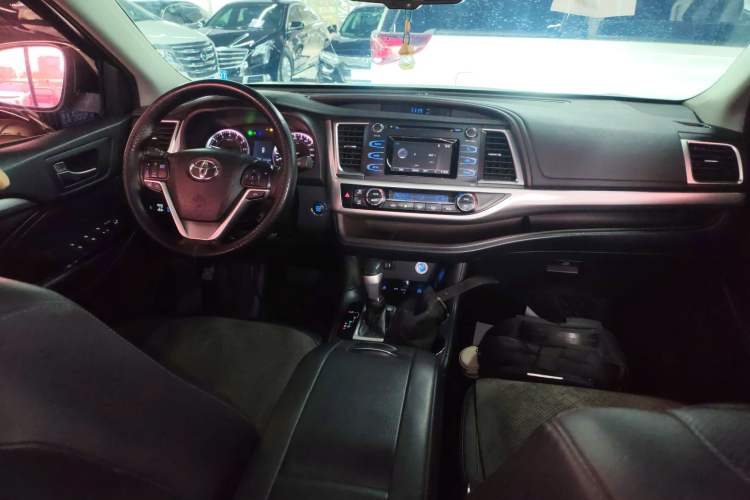 Used Toyota Highlander 2017 2.0T Four-Wheel Drive Luxury Edition 7 Seats Center Console