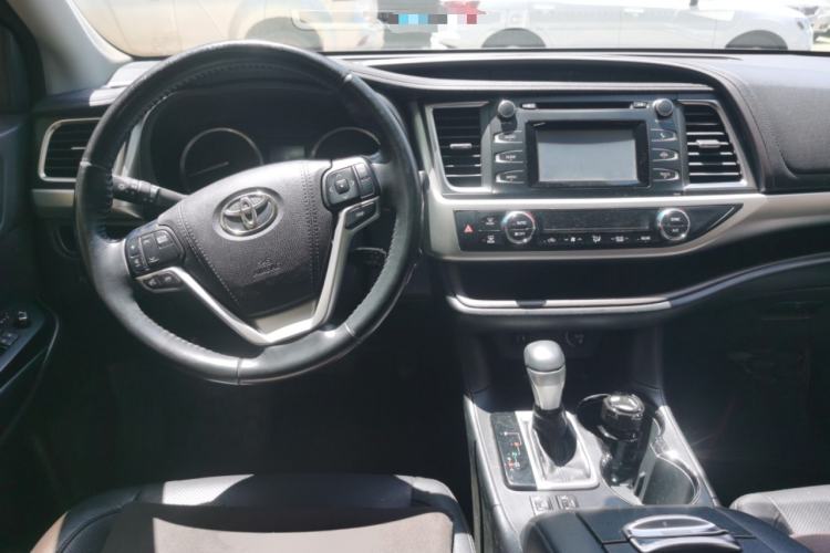 Used Toyota Highlander 2017 2.0T Four-Wheel Drive Luxury Edition 7 Seats Center Console