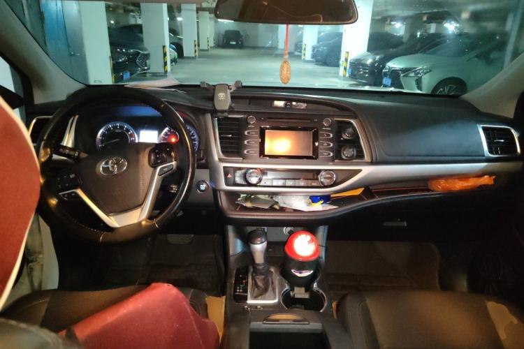 Used Toyota Highlander 2017 2.0T Two-Wheel Drive Luxury Edition 7 Seats Center Console