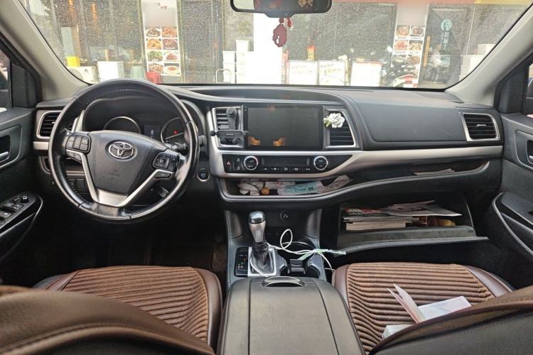 Used Toyota Highlander 2017 2.0T Four-Wheel Drive Luxury Edition 7 Seats Center Console