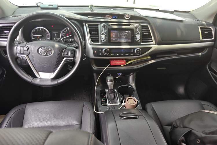 Used Toyota Highlander 2017 2.0T Four-Wheel Drive Luxury Edition 7 Seats Center Console