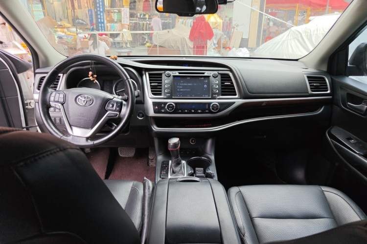 Used Toyota Highlander 2017 2.0T Four-Wheel Drive Ultimate Edition 7 Seats Center Console