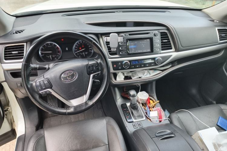 Used Toyota Highlander 2017 2.0T Two-Wheel Drive Luxury Edition 7 Seats Center Console