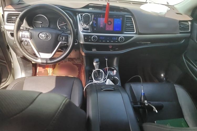 Used Toyota Highlander 2017 2.0T Four-Wheel Drive Luxury Edition 7 Seats Center Console