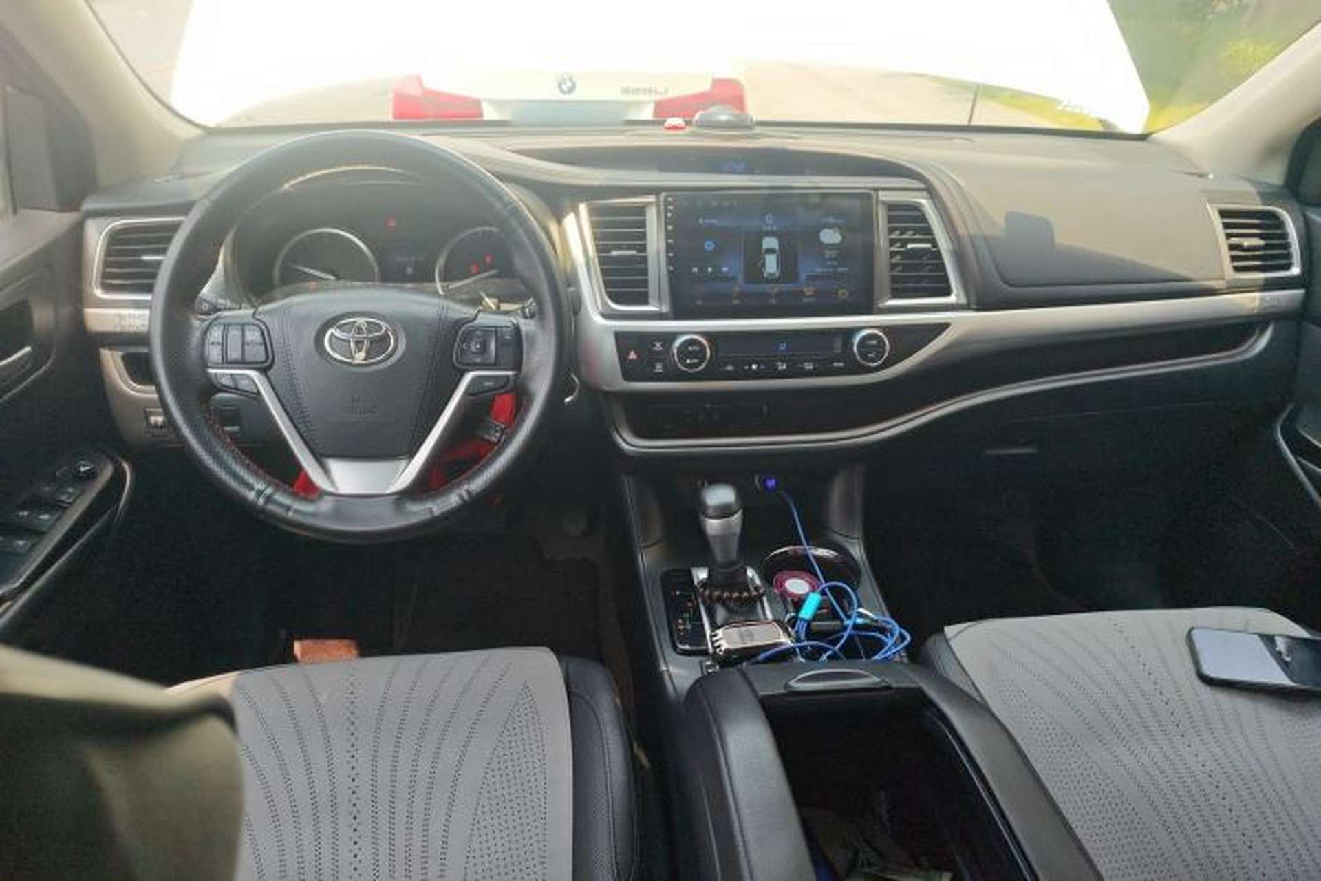 Used Toyota Highlander 2017 2.0T Two-Wheel Drive Luxury Edition 7 Seats Center Console