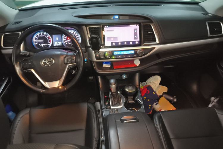 Used Toyota Highlander 2017 2.0T Two-Wheel Drive Luxury Edition 7 Seats Center Console