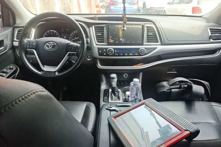 Used Toyota Highlander 2017 2.0T Four-Wheel Drive Luxury Edition 7 Seats Center Console