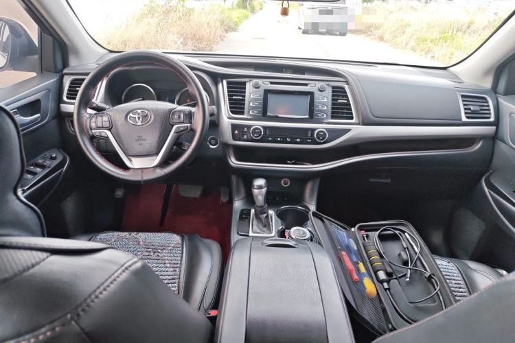 Used Toyota Highlander 2017 2.0T Four-Wheel Drive Luxury Edition 7 Seats Center Console