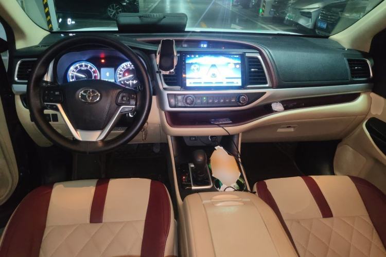 Used Toyota Highlander 2017 2.0T Two-Wheel Drive Elite Version 7 Seats Center Console