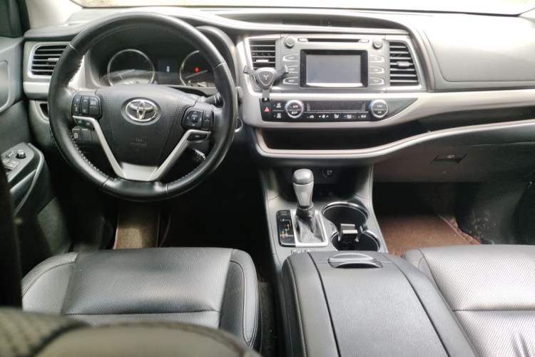 Used Toyota Highlander 2017 2.0T Four-Wheel Drive Luxury Edition 7 Seats Center Console