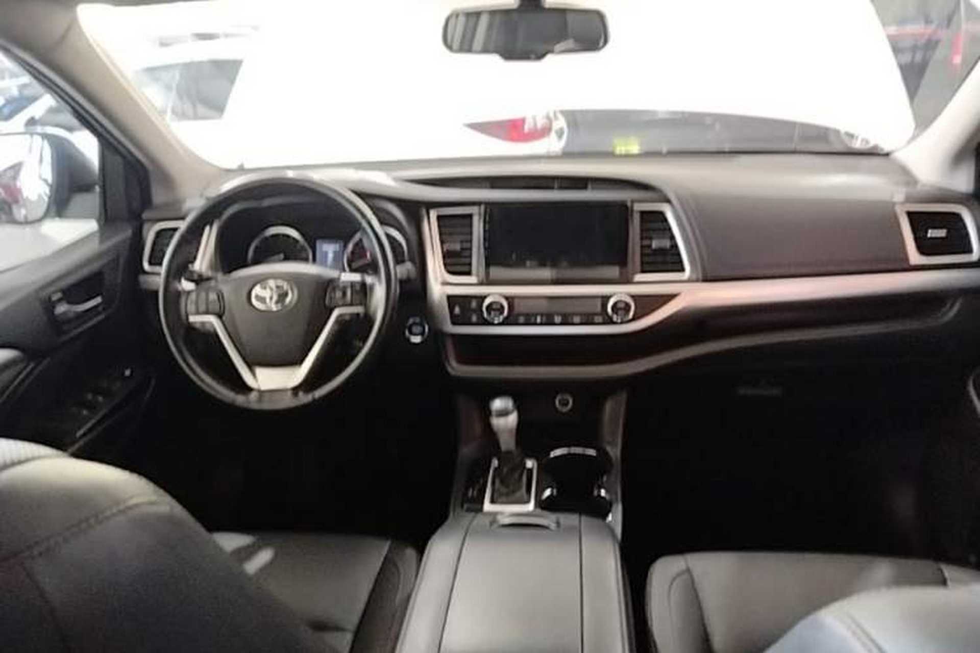 Used Toyota Highlander 2017 2.0T Two-Wheel Drive Luxury Edition 7 Seats Center Console