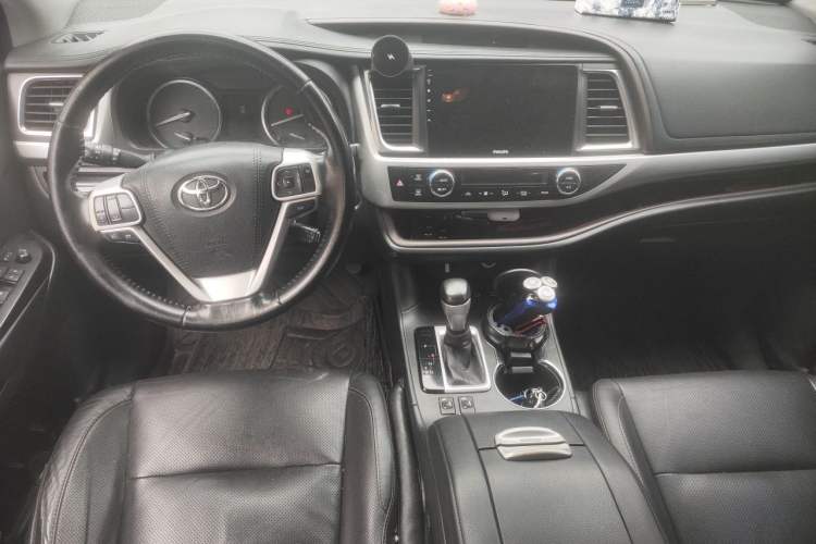 Used Toyota Highlander 2017 2.0T Four-Wheel Drive Luxury Edition 7 Seats Center Console