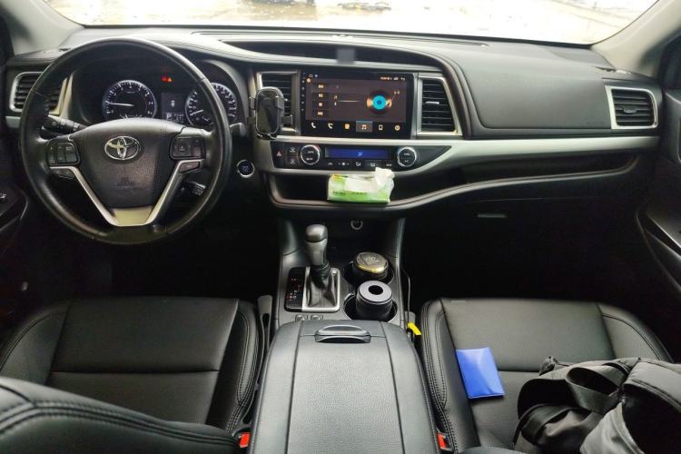 Used Toyota Highlander 2017 2.0T Two-Wheel Drive Luxury Edition 7 Seats Center Console