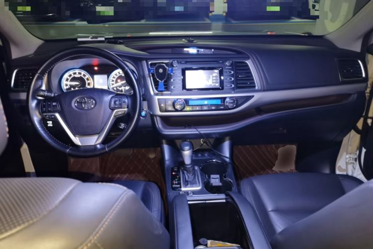 Used Toyota Highlander 2017 2.0T Four-Wheel Drive Luxury Edition 7 Seats Center Console