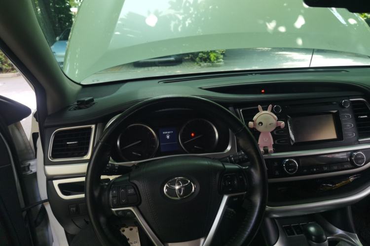 Used Toyota Highlander 2017 2.0T Two-Wheel Drive Luxury Edition 7 Seats Center Console