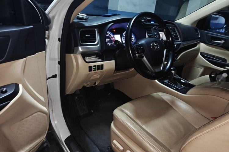 Used Toyota Highlander 2017 3.5L 4x4 Luxury Edition 7-seater Driver Seat