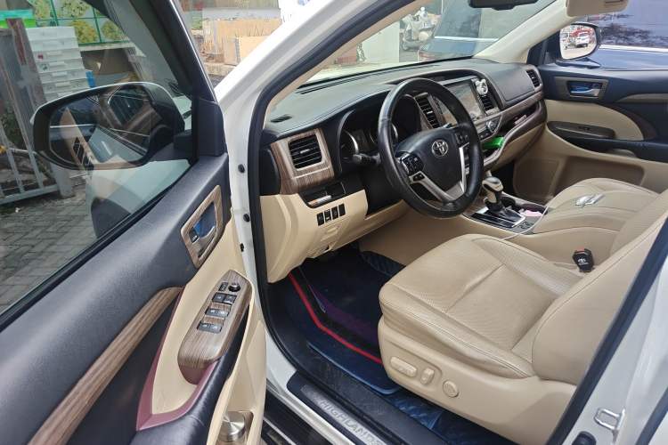 Used Toyota Highlander 2017 2.0T Four-Wheel Drive Luxury Edition 7 Seats Driver Seat