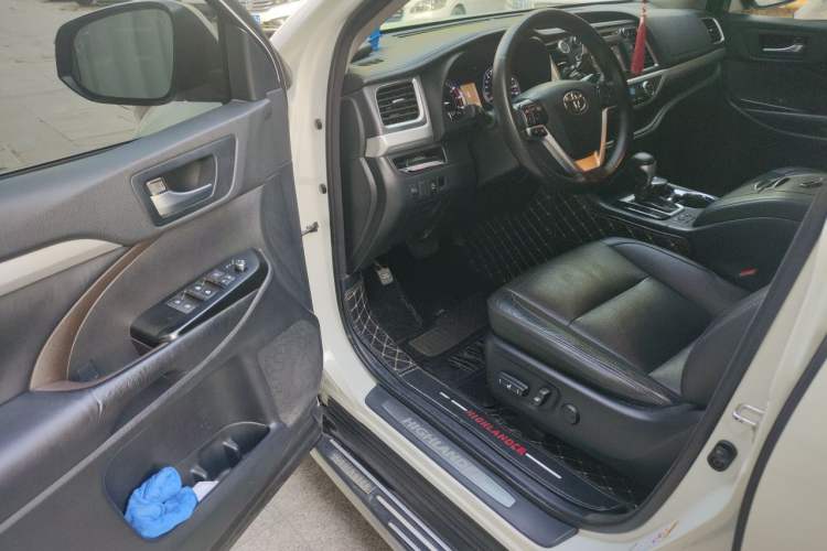 Used Toyota Highlander 2017 2.0T Four-Wheel Drive Luxury Edition 7 Seats Driver Seat