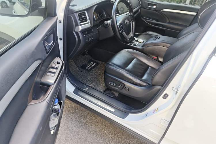 Used Toyota Highlander 2017 2.0T Four-Wheel Drive Luxury Edition 7 Seats Driver Seat