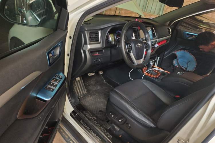 Used Toyota Highlander 2017 2.0T Four-Wheel Drive Luxury Edition 7 Seats Driver Seat