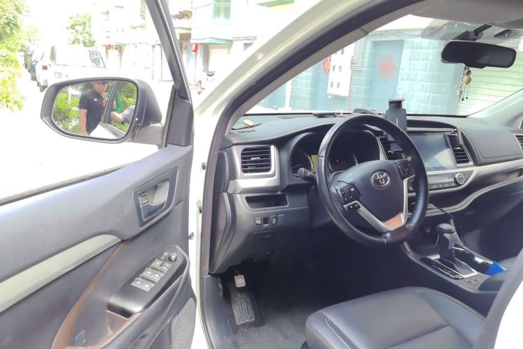 Used Toyota Highlander 2017 2.0T Four-Wheel Drive Luxury Edition 7 Seats Driver Seat