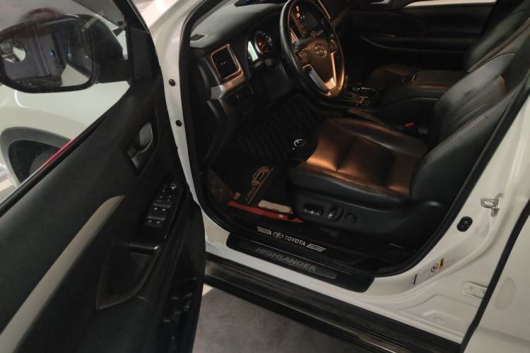Used Toyota Highlander 2017 2.0T Four-Wheel Drive Luxury Edition 7 Seats Driver Seat