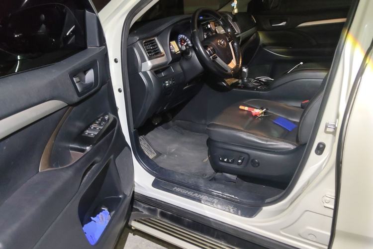 Used Toyota Highlander 2017 2.0T Four-Wheel Drive Luxury Edition 7 Seats Driver Seat