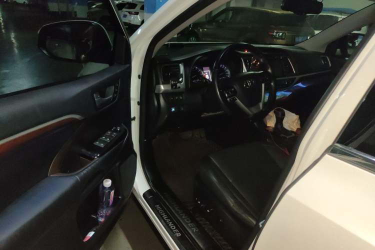 Used Toyota Highlander 2017 2.0T Four-Wheel Drive Ultimate Edition 7 Seats Driver Seat