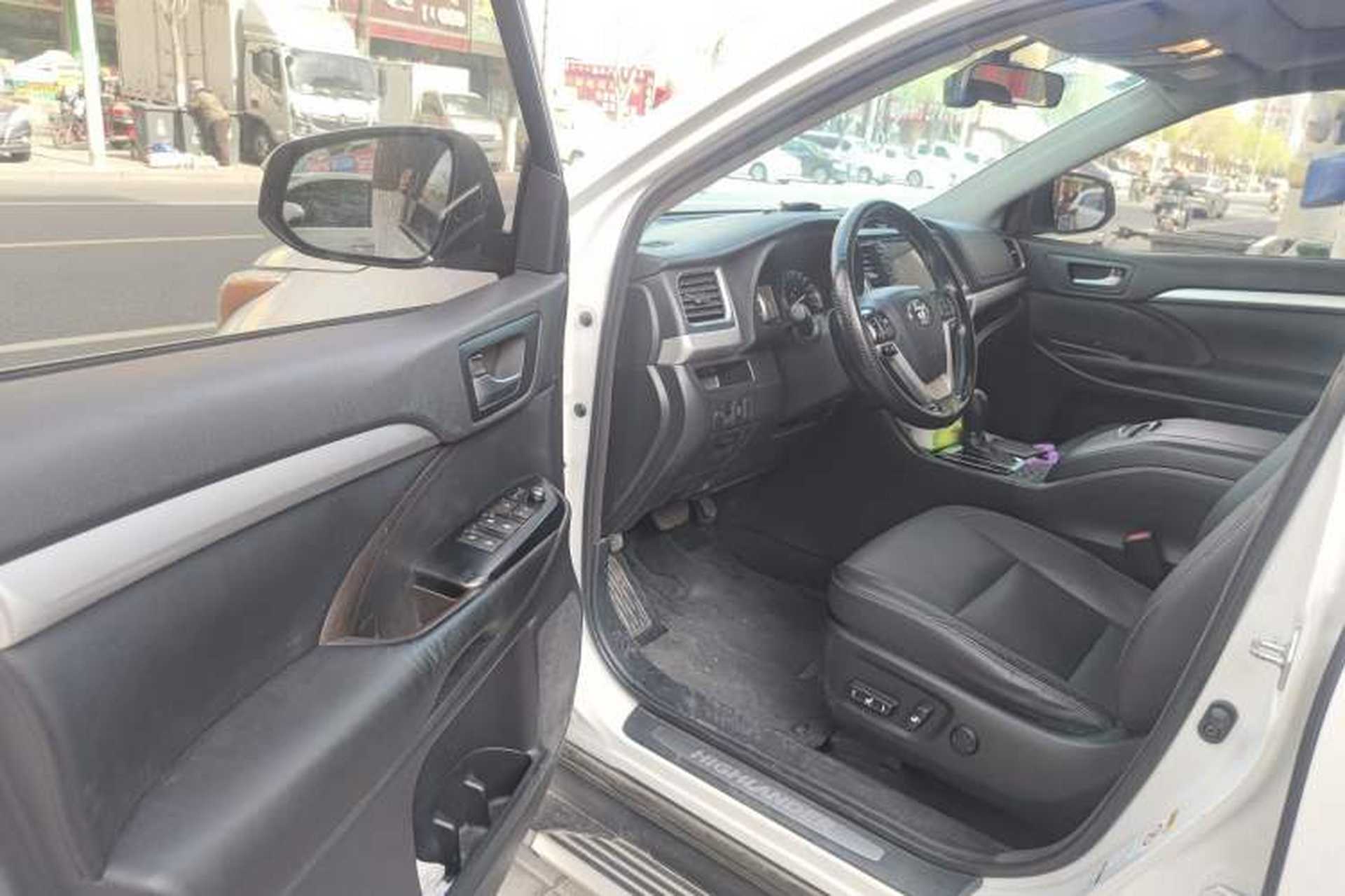 Used Toyota Highlander 2017 2.0T Four-Wheel Drive Luxury Edition 7 Seats Driver Seat