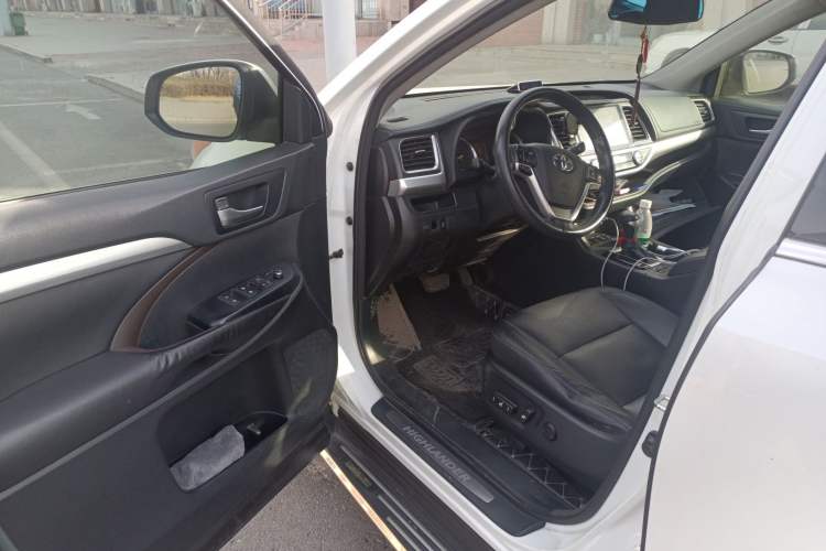 Used Toyota Highlander 2017 2.0T Four-Wheel Drive Luxury Edition 7 Seats Driver Seat