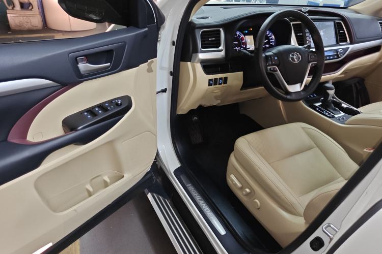 Used Toyota Highlander 2017 2.0T Four-Wheel Drive Luxury Edition 7 Seats Driver Seat