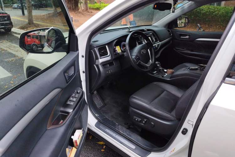 Used Toyota Highlander 2017 2.0T Four-Wheel Drive Luxury Edition 7 Seats Driver Seat