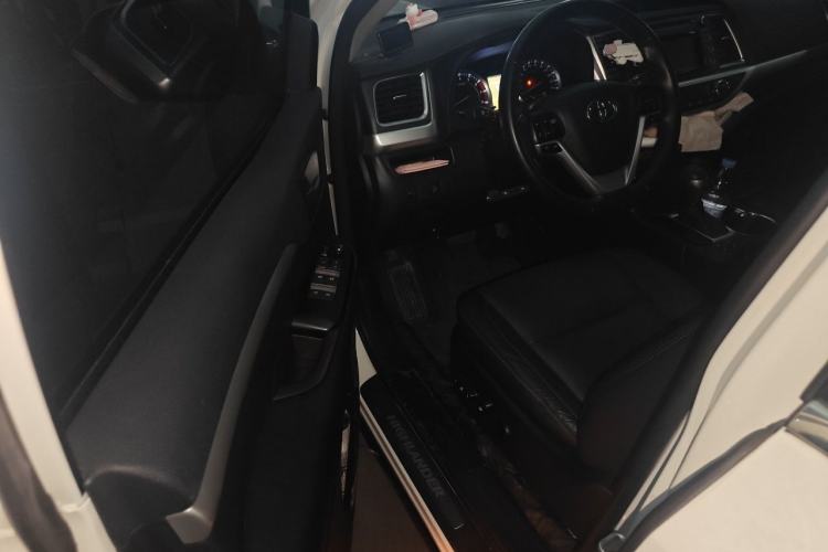 Used Toyota Highlander 2017 2.0T Four-Wheel Drive Luxury Edition 7 Seats Driver Seat
