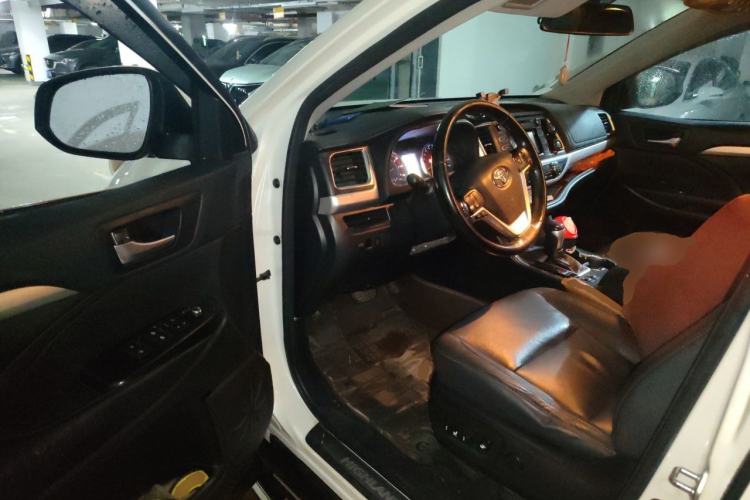 Used Toyota Highlander 2017 2.0T Two-Wheel Drive Luxury Edition 7 Seats Driver Seat