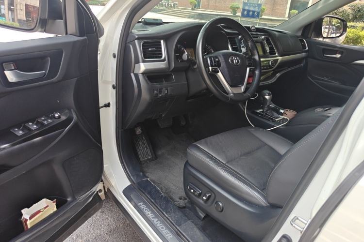 Used Toyota Highlander 2017 2.0T Four-Wheel Drive Luxury Edition 7 Seats Driver Seat