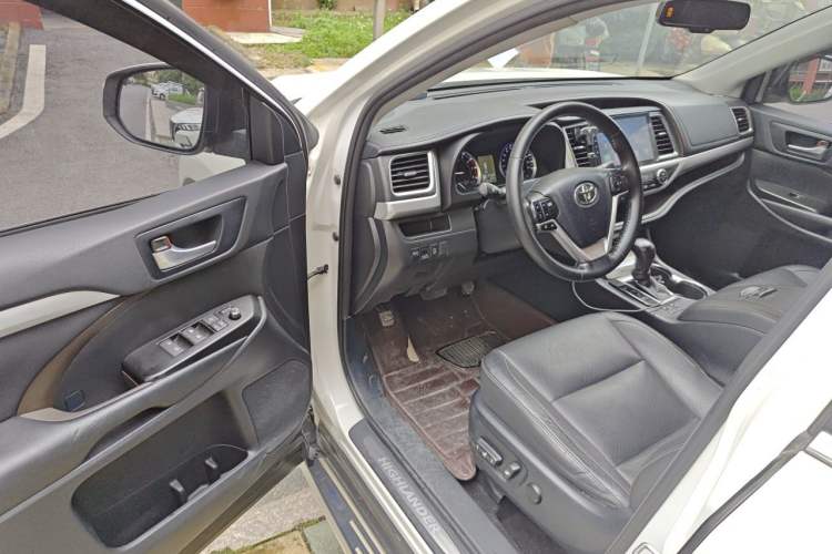 Used Toyota Highlander 2017 2.0T Four-Wheel Drive Luxury Edition 7 Seats Driver Seat