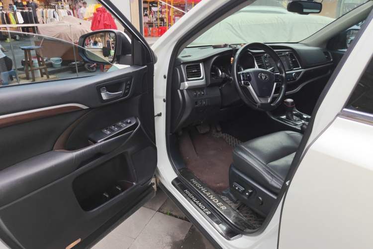 Used Toyota Highlander 2017 2.0T Four-Wheel Drive Ultimate Edition 7 Seats Driver Seat