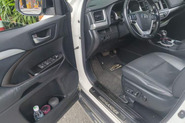 Used Toyota Highlander 2017 2.0T Four-Wheel Drive Luxury Edition 7 Seats Driver Seat
