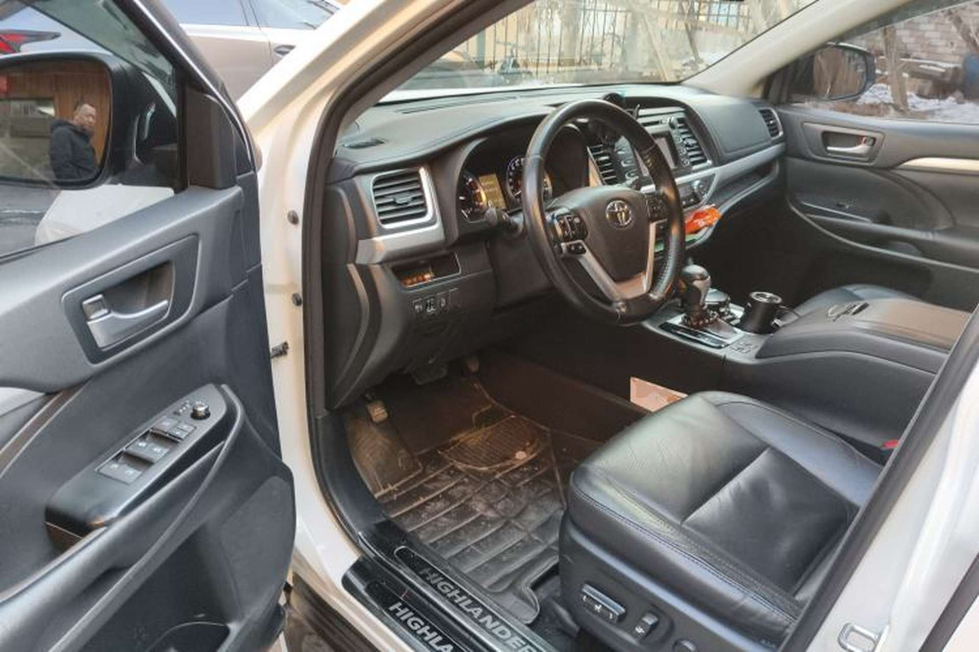 Used Toyota Highlander 2017 2.0T Four-Wheel Drive Luxury Edition 7 Seats Driver Seat