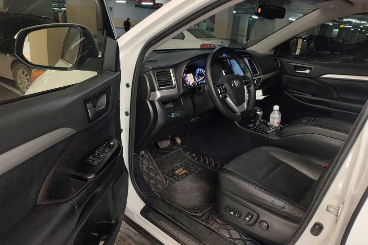 Used Toyota Highlander 2017 2.0T Four-Wheel Drive Luxury Edition 7 Seats Driver Seat