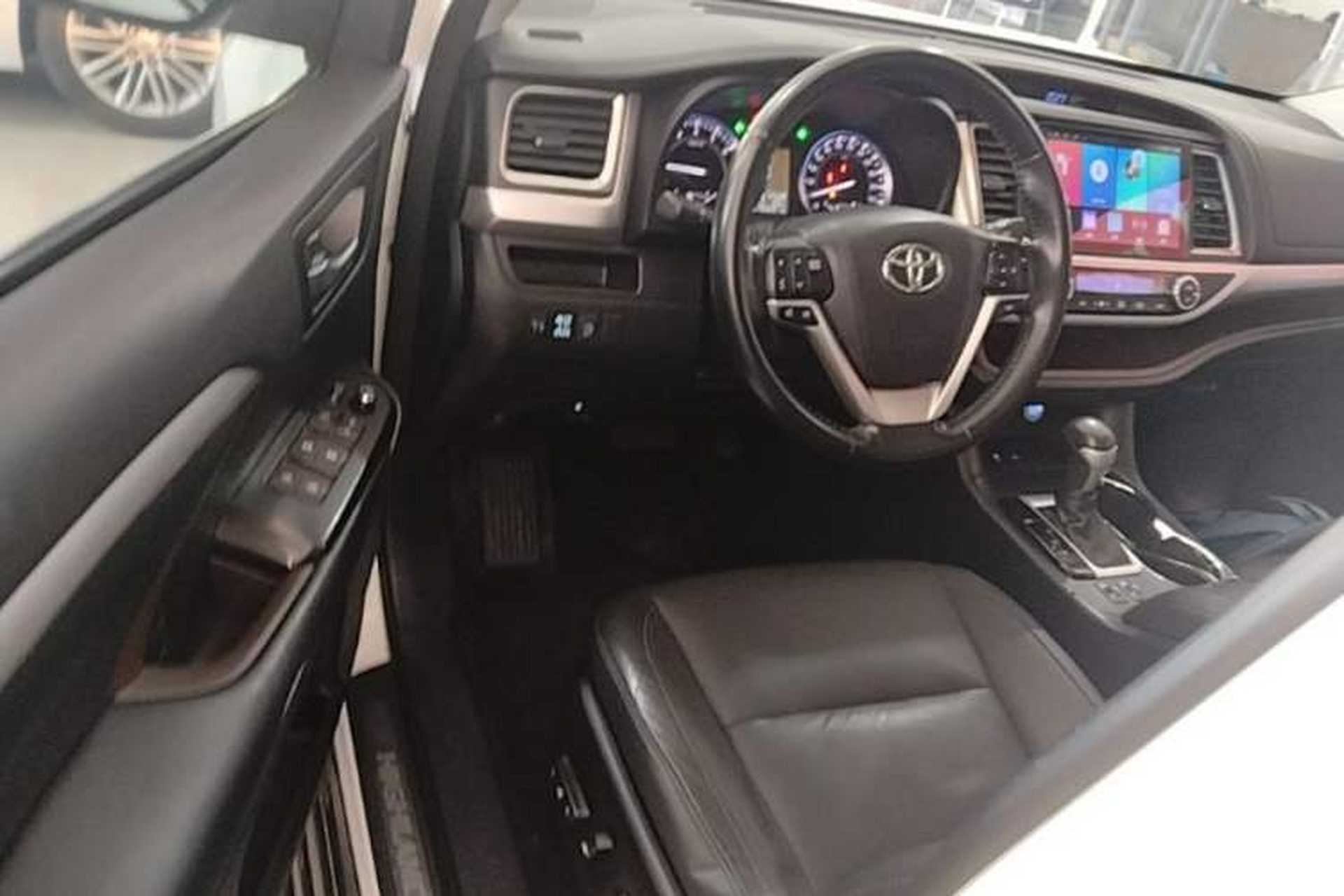 Used Toyota Highlander 2017 2.0T Two-Wheel Drive Luxury Edition 7 Seats Driver Seat