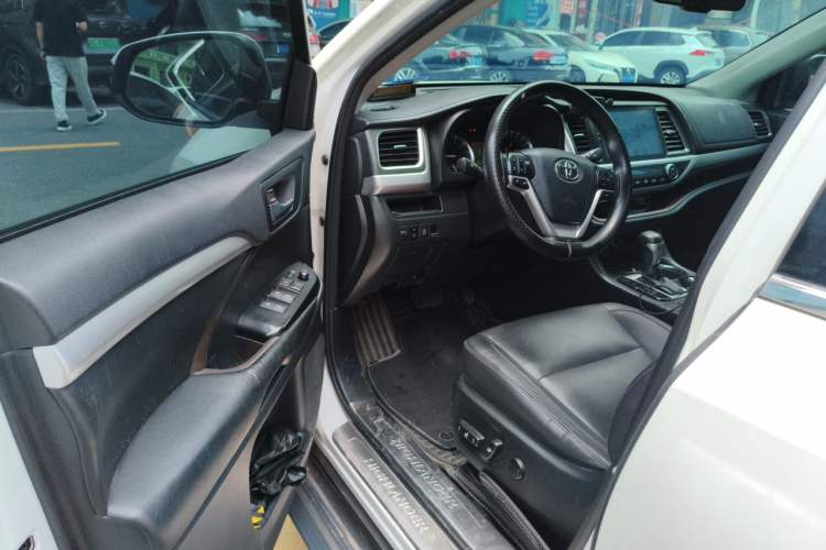 Used Toyota Highlander 2017 2.0T Four-Wheel Drive Luxury Edition 7 Seats Driver Seat