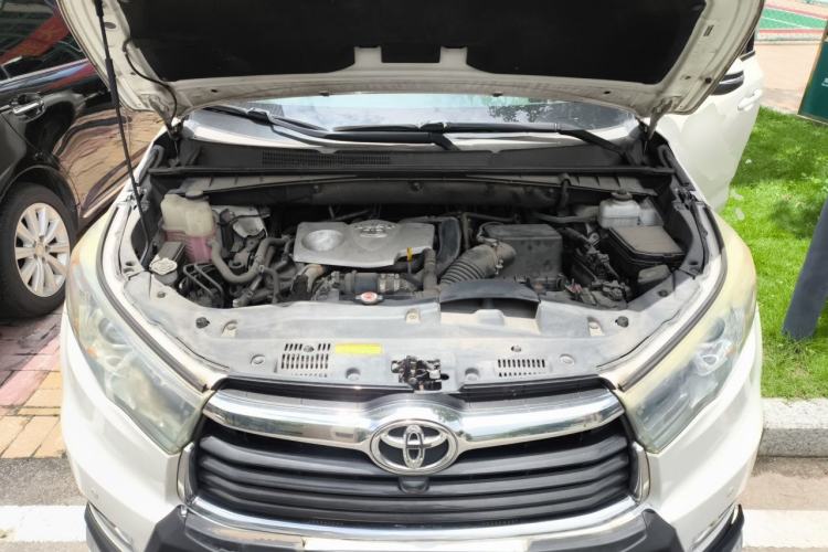 Used Toyota Highlander 2017 2.0T Four-Wheel Drive Luxury Edition 7 Seats Engine Bay