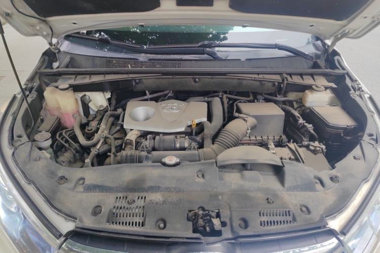 Used Toyota Highlander 2017 2.0T Four-Wheel Drive Luxury Edition 7 Seats Engine Bay
