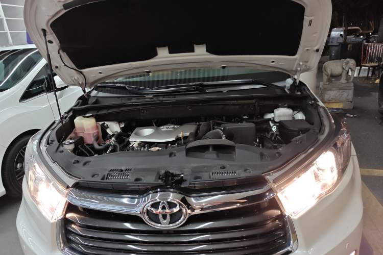 Used Toyota Highlander 2017 2.0T Four-Wheel Drive Luxury Edition 7 Seats Engine Bay