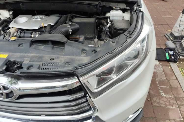 Used Toyota Highlander 2017 2.0T Four-Wheel Drive Luxury Edition 7 Seats Engine Bay Left