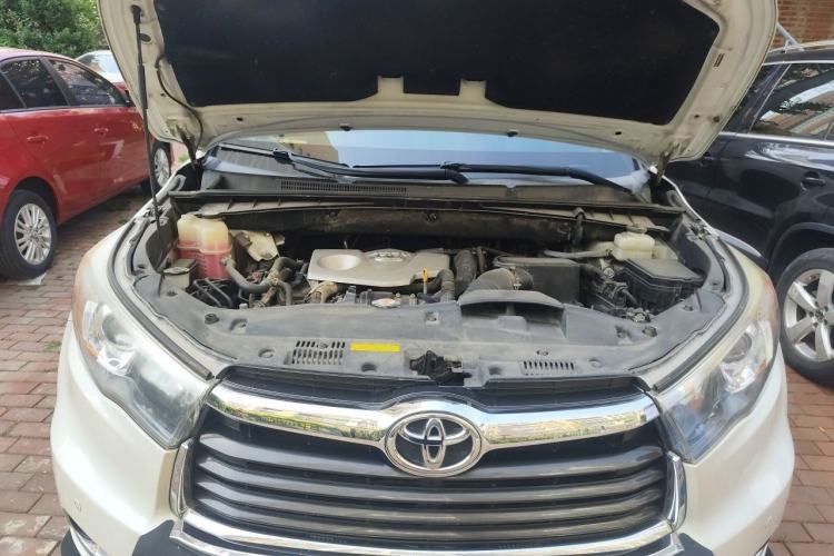 Used Toyota Highlander 2017 2.0T Four-Wheel Drive Luxury Edition 7 Seats Engine Bay