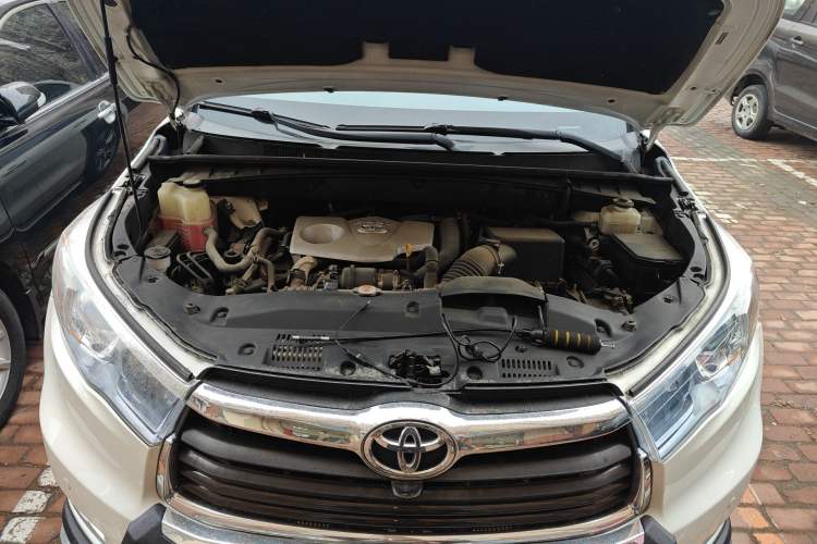 Used Toyota Highlander 2017 2.0T Four-Wheel Drive Luxury Edition 7 Seats Engine Bay