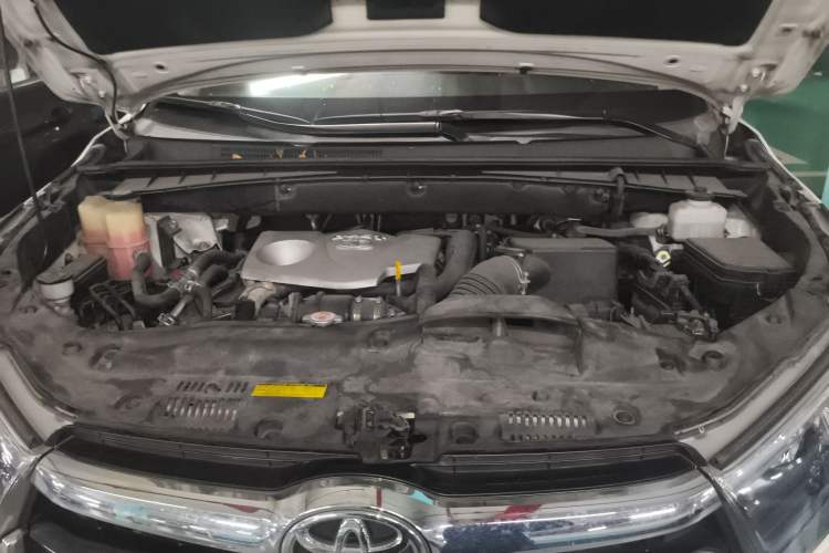 Used Toyota Highlander 2017 2.0T Two-Wheel Drive Luxury Edition 7 Seats Engine Bay